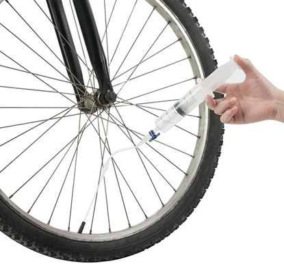 Снимка на Инструмент за инжектиране на течност за велосипедни гуми